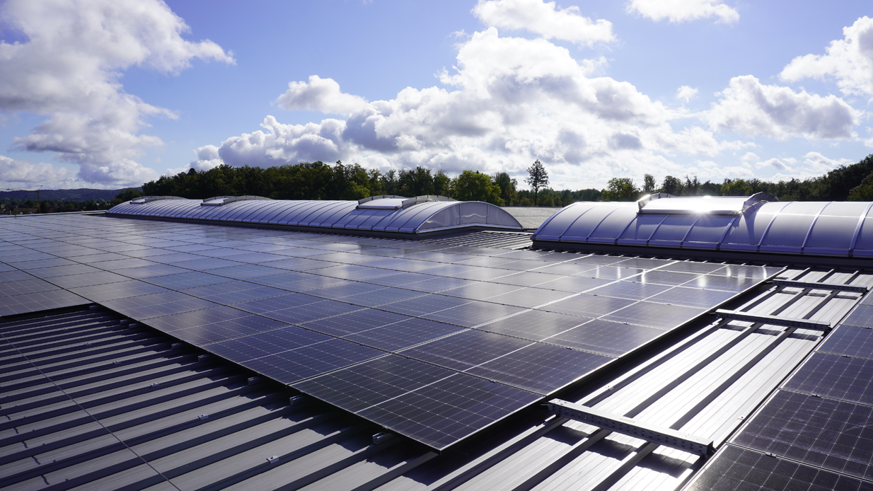 Die Photovoltaik-Anlage auf dem Dach 
