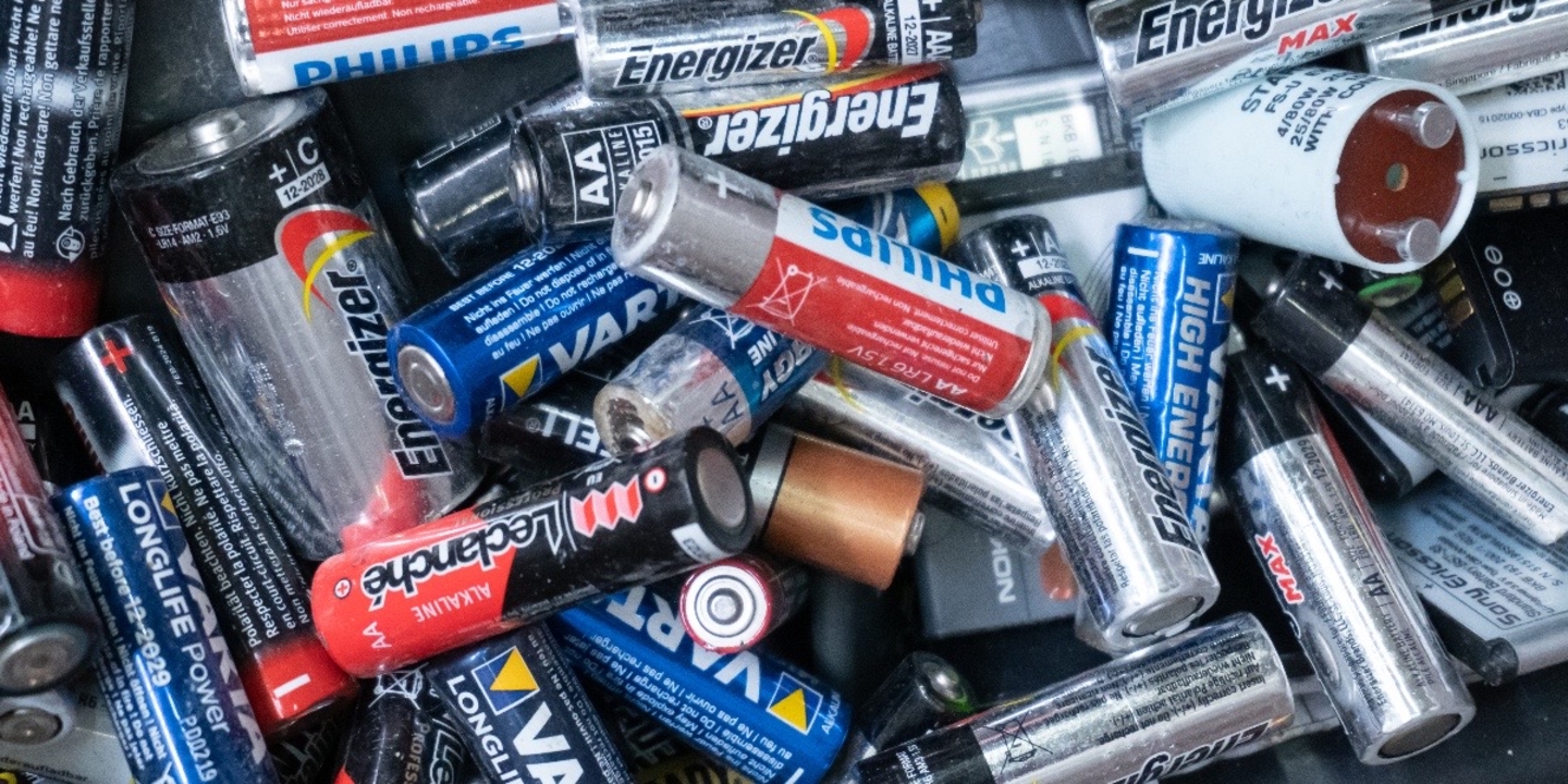 Bei uns werden Batterien und Akkus fachgerecht entsorgt